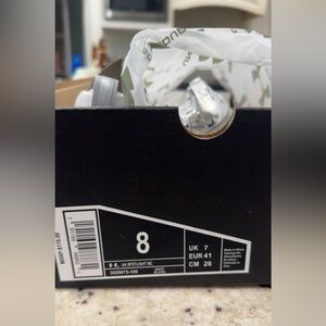 Under Armour White & Silver football cleats size 8